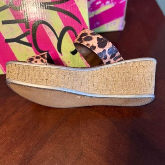 Love & Liberty "Wild Thing" Leopard Wedge Sandals Size 10 Slip-on style Comfort - Picture 4 of 5